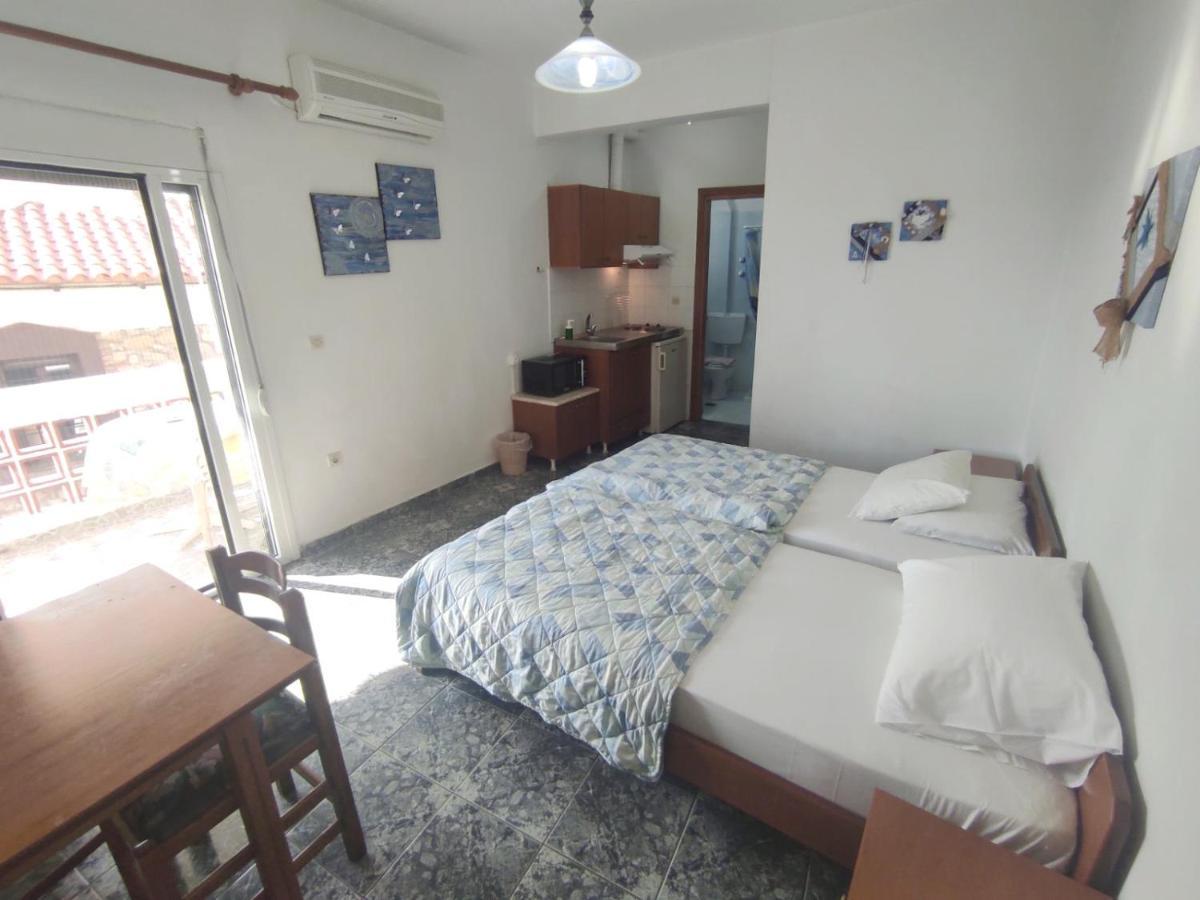 Peristerianos Apartments Nea Skioni Exterior photo