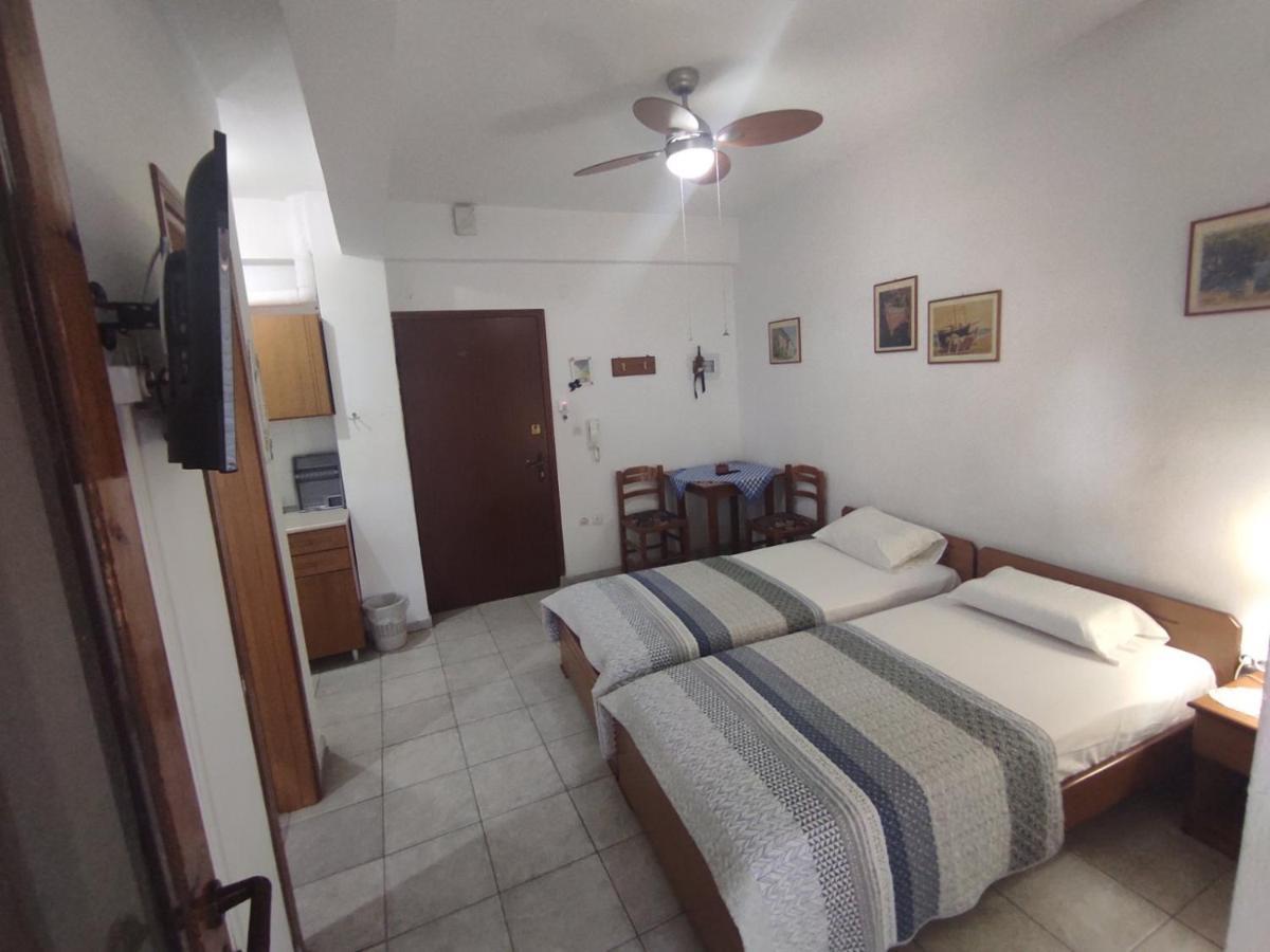 Peristerianos Apartments Nea Skioni Exterior photo