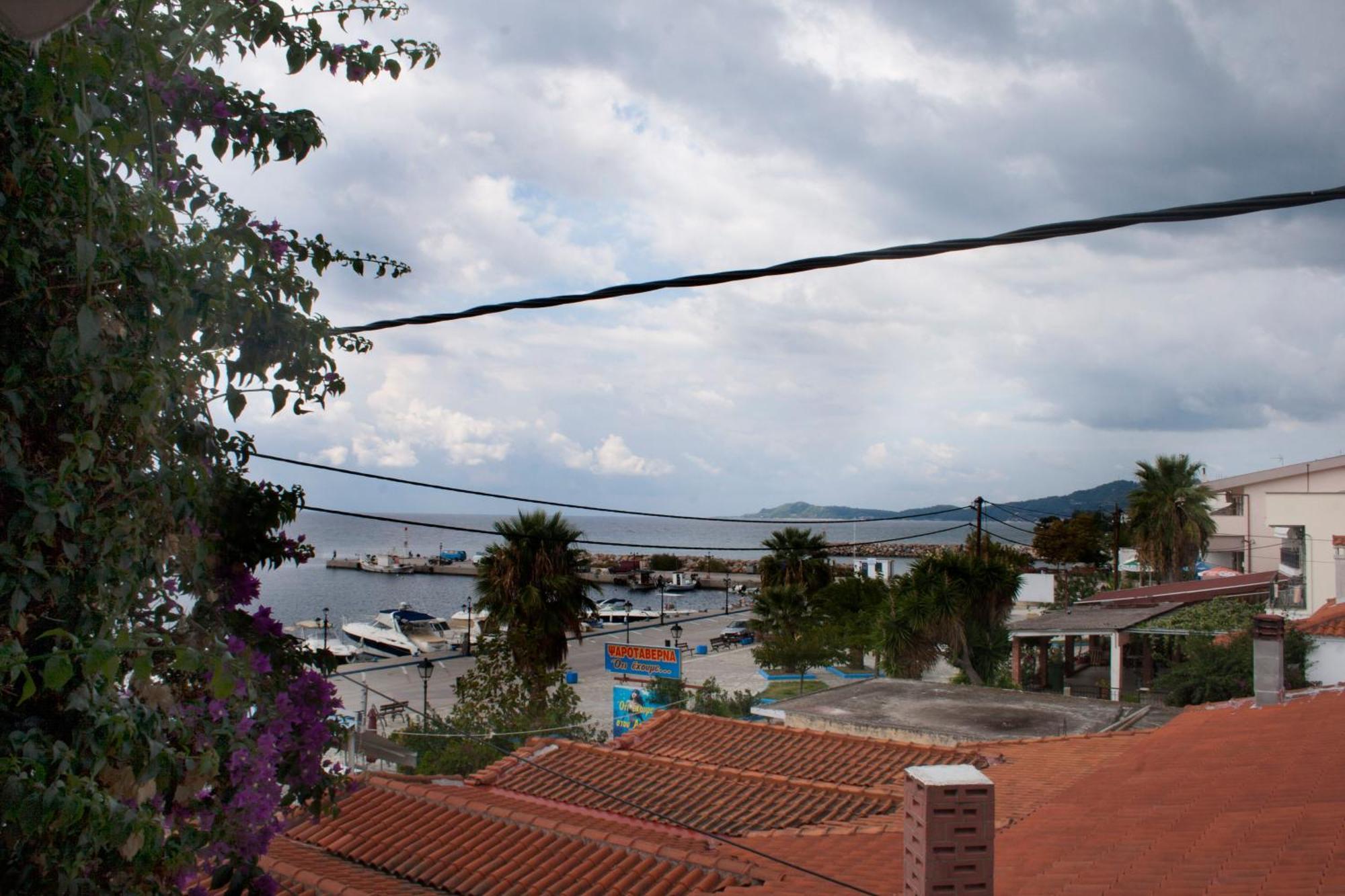 Peristerianos Apartments Nea Skioni Exterior photo