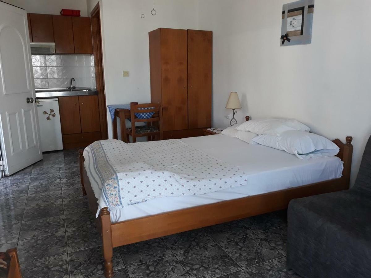 Peristerianos Apartments Nea Skioni Exterior photo