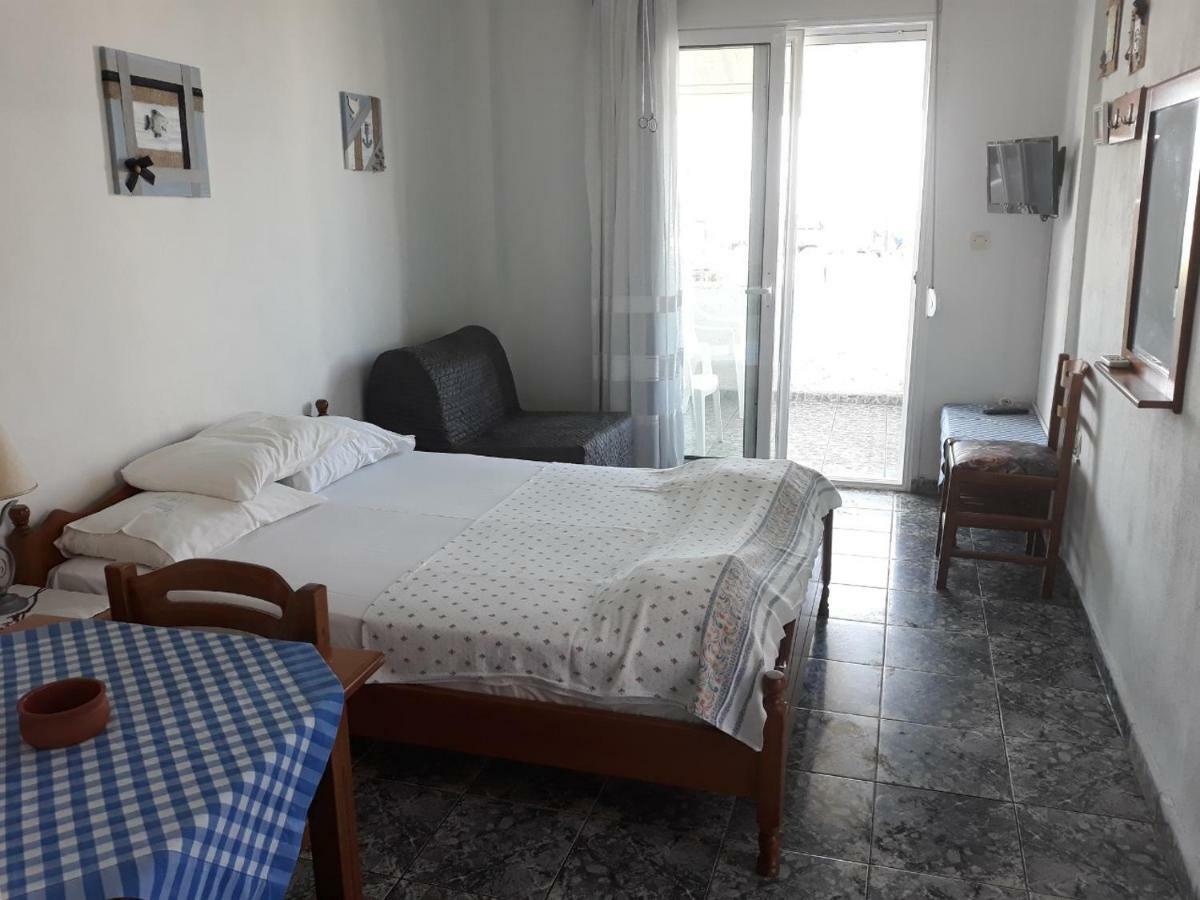 Peristerianos Apartments Nea Skioni Exterior photo